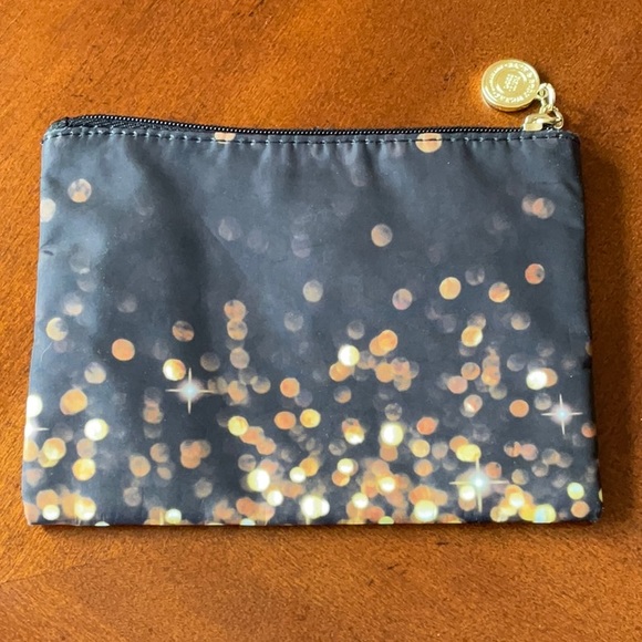 🎉FREE WITH $20 PURCHASE🎉 just add 1 free item to your $20 bundle or over 💕 - Picture 5 of 8